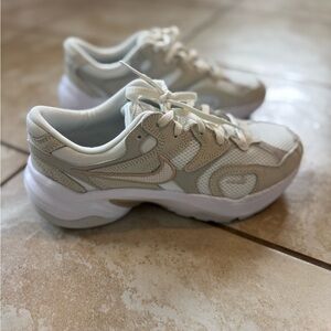 Nike Women's Athletic Shoes - Cream and White